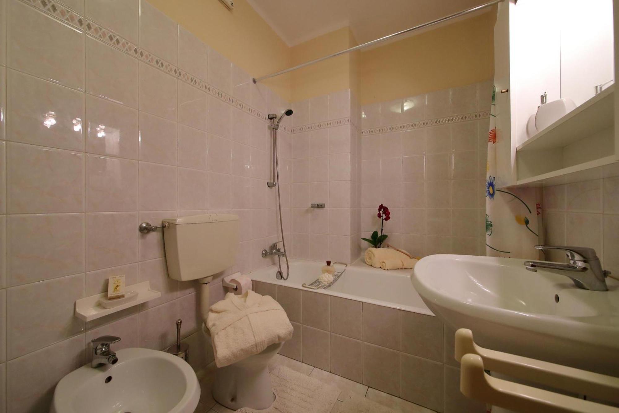 Petalo Bianco 100M From Lake - Happy Rentals Baveno Buitenkant foto